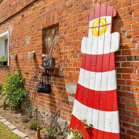 Snug Holiday Home In Divitz Spoldershagen Near Skydiving Extérieur photo