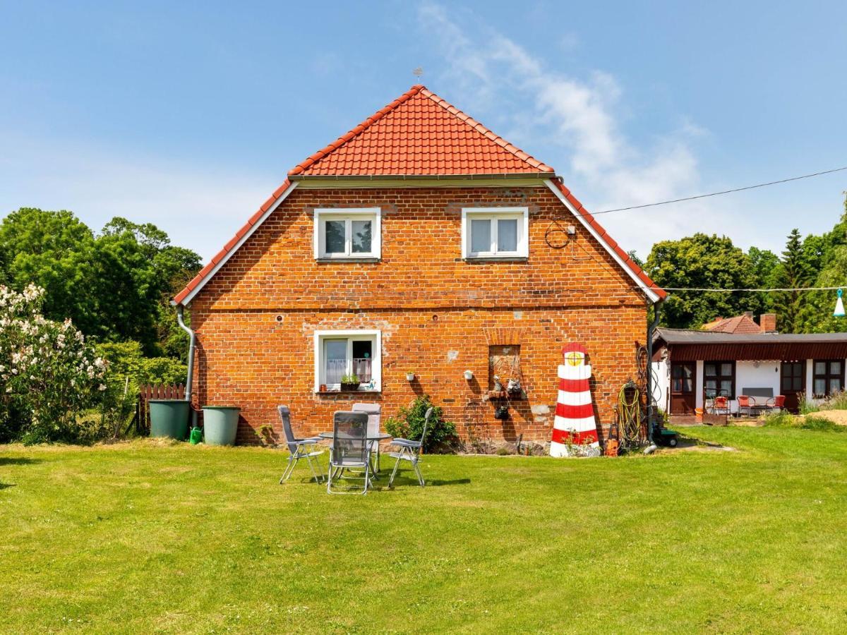 Snug Holiday Home In Divitz Spoldershagen Near Skydiving Extérieur photo